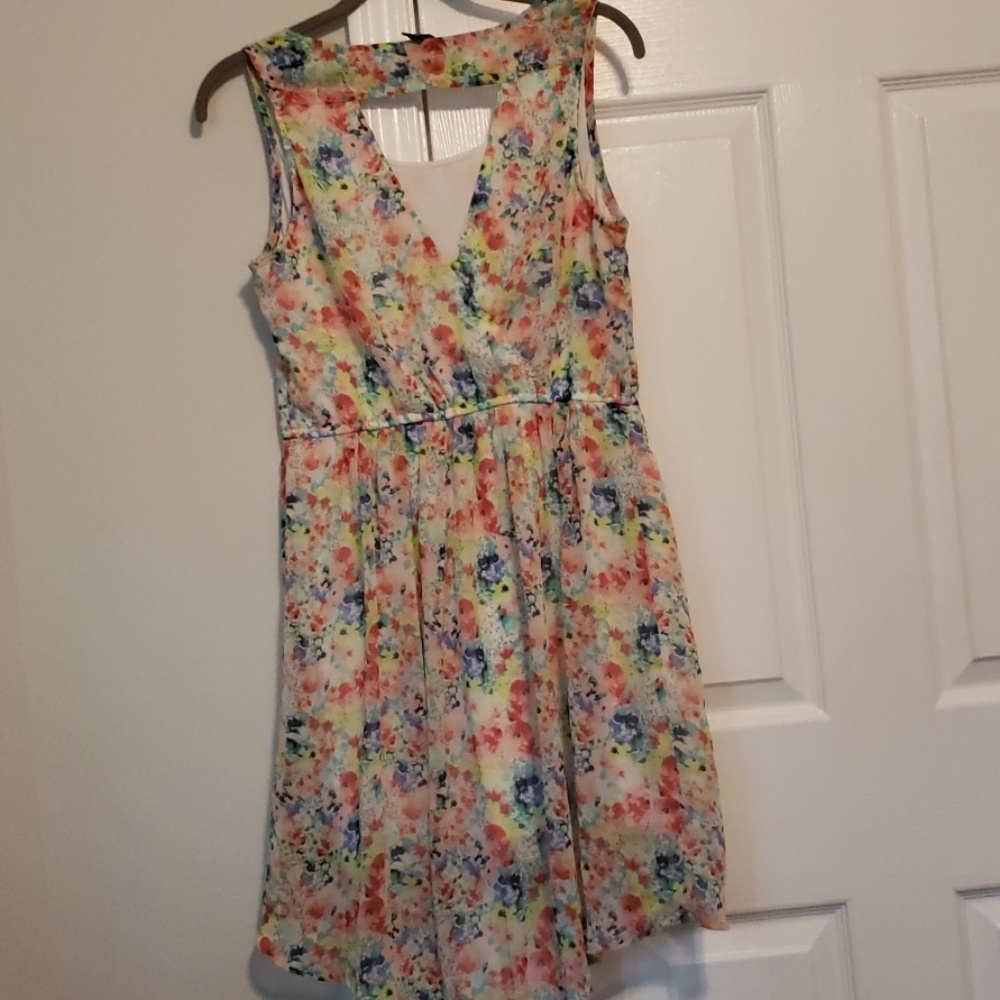 Dress - Picture 3 of 3